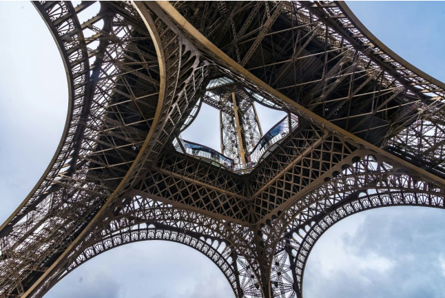 Visite Audio-guidée du 2ème étage de la Tour Eiffel avec Accès Prioritaire et Déjeuner (Paris, Île-de-France- 75)
