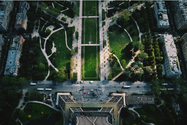 Visite Audio-guidée du 2ème étage de la Tour Eiffel avec Accès Prioritaire et Déjeuner (Paris, Île-de-France- 75)