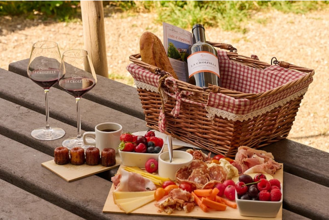 Visite de Vignoble et Pique-nique pour deux au Château La Croizille (Saint-Émilion, Gironde - 33)