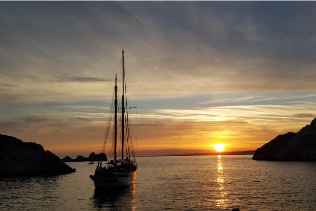 Soirée en Bateau au Soleil Couchant avec Cocktail Dînatoire (Marseille, Bouches-du-Rhône - 13)