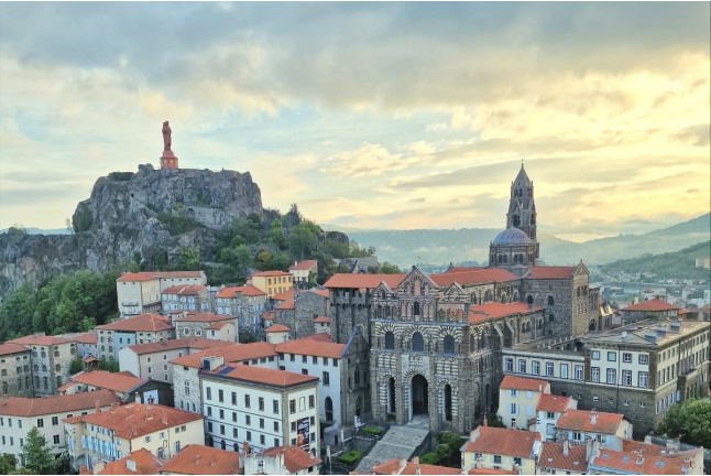 Vol en Montgolfière avec Champagne (Le Puy en Velay, Haute-Loire - 43)