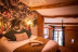 Séjour en Logement Insolite : Nuit en Love Room avec Petit-déjeuner et Spa Privatif au domaine Cœur de Bull (Cahuzac-sur-Vère, Occitanie - 81)