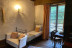 Séjour en Suite “Le Lieu Secret” avec Petit-Déjeuner au Château de Montanges (Montanges, Ain - 01)