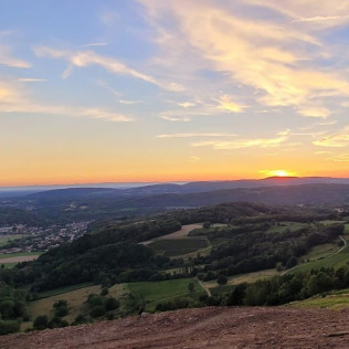 Soirée Randonnée au Coucher du Soleil avec Dégustation de Jus de Raisin pour deux (Saint-Alban, Ain - 01) 