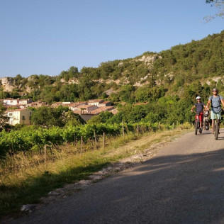 Balade en Trottinette Électrique Tout-Terrain au village de Castellane et autour du Lac de Castillon avec Apéro Sunset (Alpes-de-Haute-Provence - 04)