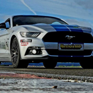 Stage de Pilotage Mustang V8 pour Enfants (12 circuits) 