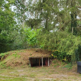 Séjour Insolite : Nuit dans La Cachette de Bilbo avec Massage Californien ou Ayurvédique (Fère-en-Tardenois, Aisne - 02)