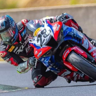 Journée de Roulage Moto Conseils pour Débutants sur Circuit Fay-de-Bretagne (4 circuits)