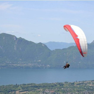 Séjour en Gîte avec Spa Privatisé au Spa Repos Bien-Être et Vol en Parapente au-dessus du Lac du Bourget (Voglans, Savoie - 73)