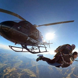 Saut en Parachute Tandem à Viuz-en-Sallaz ou La Tour avec Option Photos et Vidéos (Viuz-en-Sallaz, Haute-Savoie - 74) 