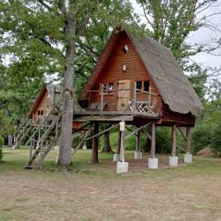 Séjour Insolite : Nuit en Île Cabane avec Massage Californien ou Ayurvédique (Fère-en-Tardenois, Aisne - 02)