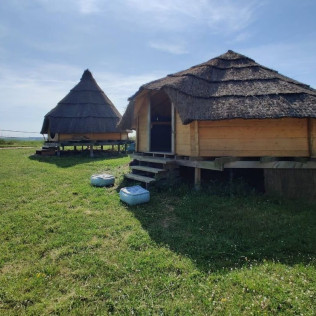 Séjour Insolite : Nuit dans une Hutte au Domaine d’Escapa (Estipouy, Gers - 32)