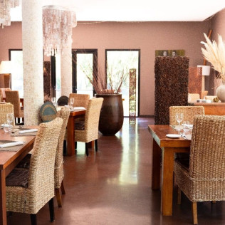 Séjour Romantique "J'ai fait un rêve" avec Petit-déjeuner, Dîner, Champagne et Massage au Disini Hôtel-Restaurant 4* (Castries, Hérault - 34)