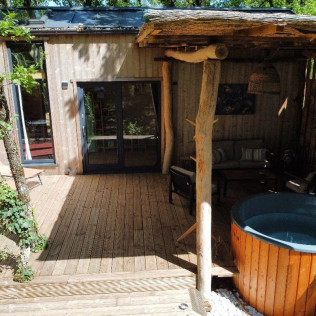 Séjour en Logement Insolite : Nuit en Tiny House avec Petit-déjeuner et Spa Privatif au domaine Cœur de Bull (Cahuzac-sur-Vère, Occitanie - 81)