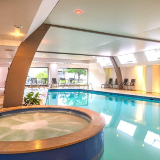 Week-end en Amoureux de 2 Nuits avec Petit-déjeuner, Accès au Spa et Dîner au Domaine du Limonay 4* (Saint-Méloir-des-Ondes, Bretagne - 35)