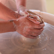 Atelier de Tournage de Céramique à la Journée au Studio Terre et Bien-être (Concarneau, Finistère - 29)