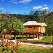 Séjour Insolite : Nuit en Cabane dans les Arbres avec Petit-déjeuner et Accès Privatif au Spa - Semaine (Satillieu, Ardèche - 07)