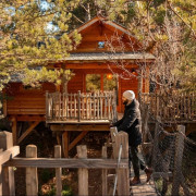 Séjour Insolite : Nuit dans une Cabane avec Petit-déjeuner et Spa Privatif à Alpinest (Serres, Hautes-Alpes - 05)