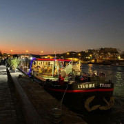 Privatisation du Lounge au Centre de Flottaison Body Float et Croisière Restaurant Bistronomique sur la Seine pour deux (Paris, Île-de-France- 75)