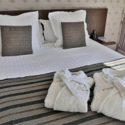 Séjour Romantique avec Spa à l'Hôtel le Galet et Excursion en Catamaran avec Apéritif pour deux (Morbihan - 56)
