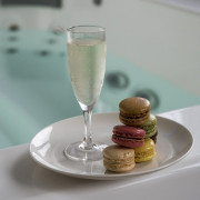 Séance Bien-Être au Spa avec Massage et Mignardises pour deux à l'Hôtel le Bout du Monde à l'Hôtel le Bout du Monde (Saint-Georges, Cantal - 15)