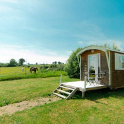Séjour Insolite : Logement en Roulotte avec Petit-déjeuner à La Ferme des Épis (Ouffières, Calvados - 14)