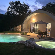 Séjour en Logement Insolite : Nuit dans une Arche Bioclimatique avec Repas, Spa Privé et Piscine Chauffée (Le Vignon-en-Quercy, Lot - 46)