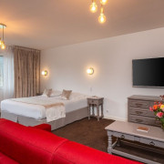 Séjour en Amoureux en Suite avec Petit-déjeuner, Accès au Spa et Dîner au Domaine du Limonay 4* (Saint-Méloir-des-Ondes, Bretagne- 35)