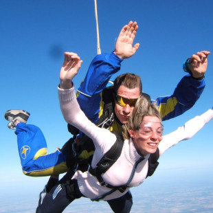 Saut en Parachute Tandem à l'Aérodrome Péronne Saint-Quentin (Somme - 80)